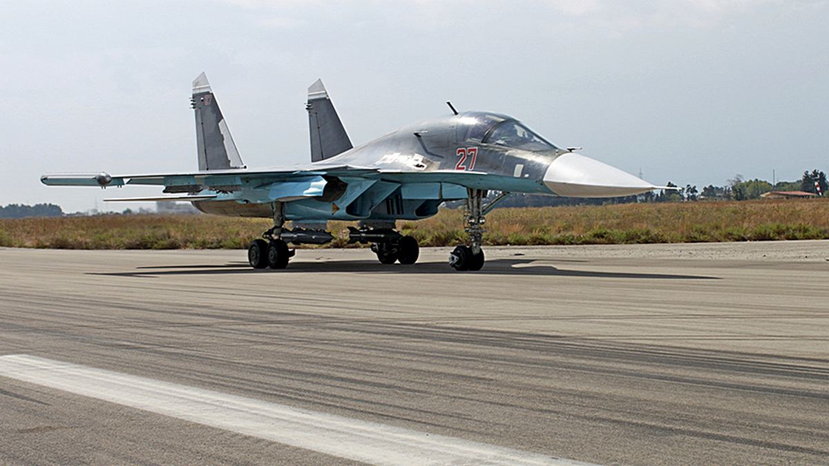 Бомбардировщик Су-34 вернулся с боевого задания в Сирии