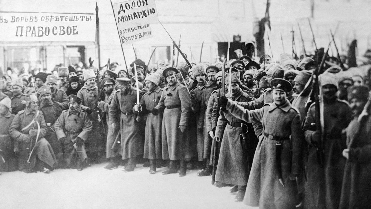 Солдаты после Февральской революции 1917 года