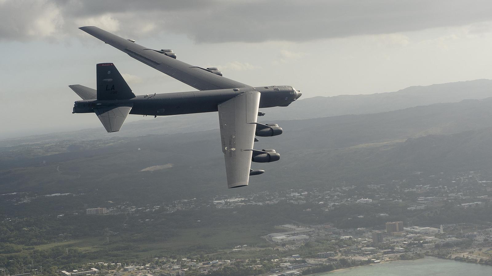Группа американских стратегических бомбардировщиков В-52 передислоцирована на Гуам 