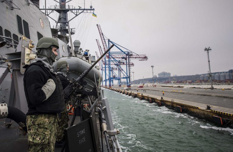 Эсминец Военно-морских сил США USS Carney на стоянке в порту Одессы
