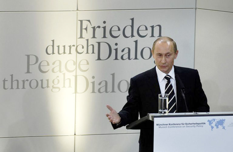 Владимир Путин на Мюнхенской конференции в 2007 г.
