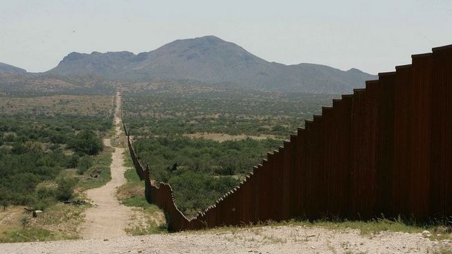 Американо-мексиканской стене далеко до Китайской