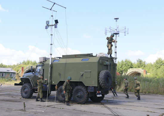 В ЗВО специалисты РЭБ нанесли комплексный радиоэлектронный удар по пунктам управления условного противника В ЗВО специалисты РЭБ нанесли комплексный радиоэлектронный удар по пунктам управления условного противника