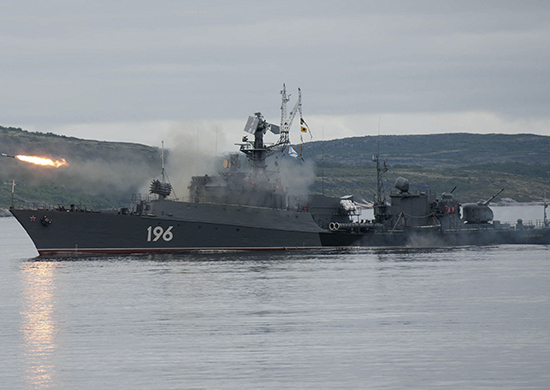 В День ВМФ России малые противолодочные корабли Северного ...