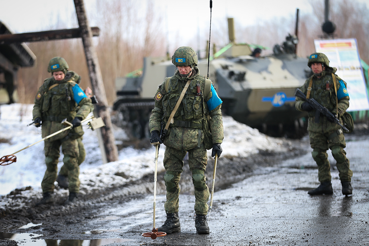 Миротворцы из России и Белоруссии разоружили боевиков в зоне конфликта и выставили наблюдательные посты Миротворцы из России и Белоруссии разоружили боевиков в зоне конфликта и выставили наблюдательные посты