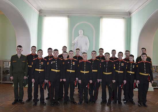 Воспитанники суворовских и кадетских училищ прошли учебную практику в Михайловской военной артиллерийской академии Воспитанники суворовских и кадетских училищ прошли учебную практику в Михайловской военной артиллерийской академии