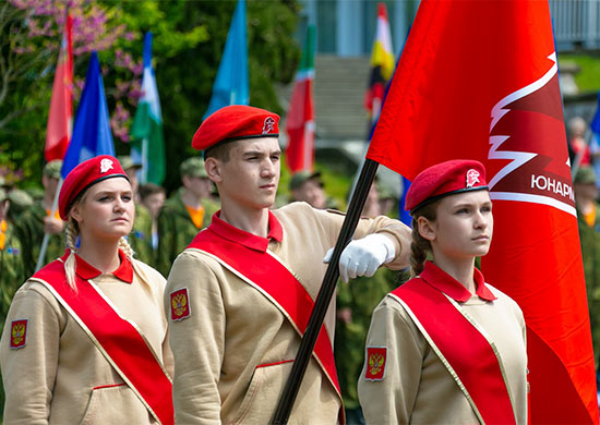 Юнармейцы разбили палатки в «Орленке» Юнармейцы разбили палатки в «Орленке»