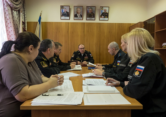 Командующий Северным флотом провел приём граждан по личным вопросам Командующий Северным флотом провел приём граждан по личным вопросам