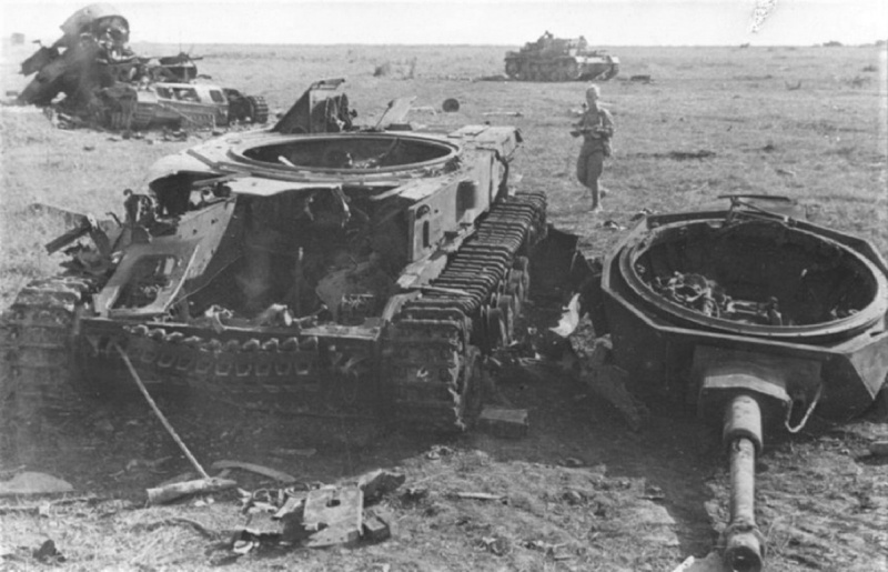 Подбитые немецкие танки под Прохоровкой.