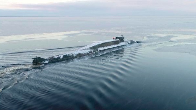 Во льдах Арктики всплыли три российские атомные подлодки
