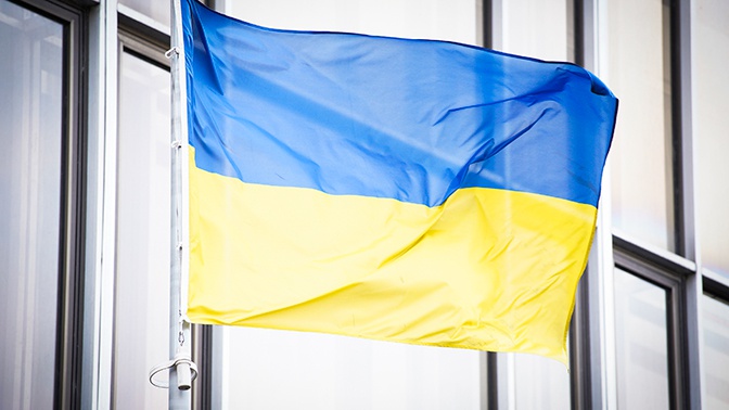 Украинских туристов выселили из отеля в Греции за вывешенные флаги Украинских туристов выселили из отеля в Греции за вывешенные флаги