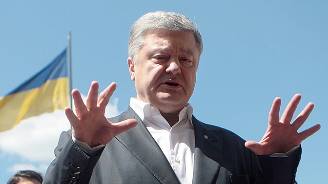 Порошенко снял наличными 34 миллиона долларов Порошенко снял наличными 34 миллиона долларов