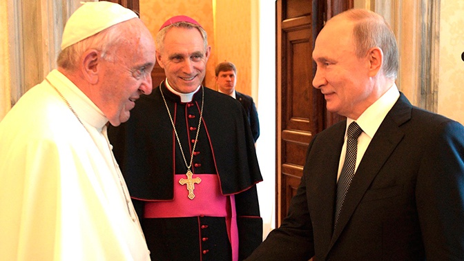«Ангел-Хранитель мира»: папа Римский подарил Путину уникальную медаль