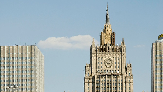 Советника посольства США вызвали в МИД России из-за «визовой войны» Советника посольства США вызвали в МИД России из-за «визовой войны»