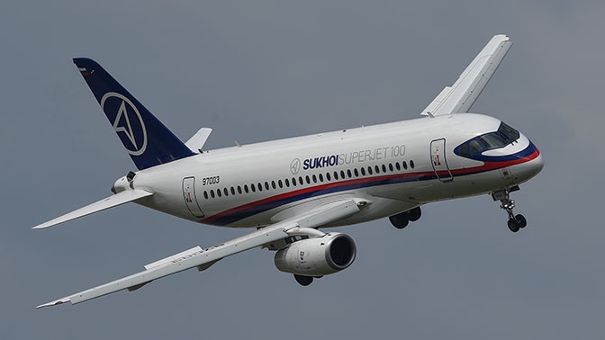 У летевшего во Владивосток пассажирского самолета треснуло лобовое стекло