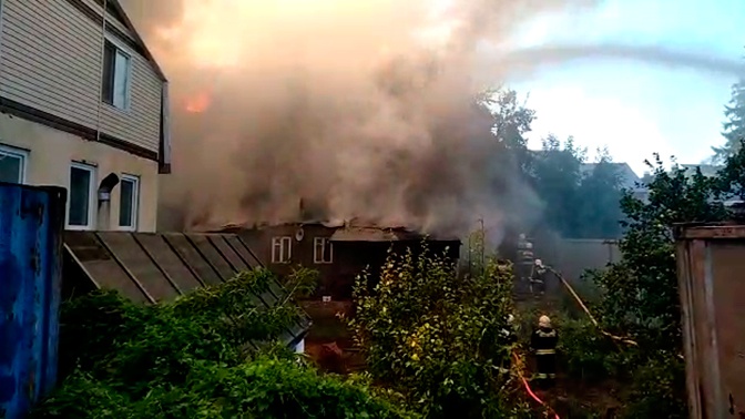 огонь пожар. сад перед домом горел и дымился. сад перед домом горел и дымился. два предложения с метафорой. пожар в твери.