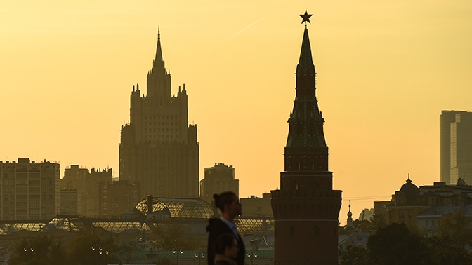 Кремль объяснил отставку посла РФ в Великобритании Кремль объяснил отставку посла РФ в Великобритании