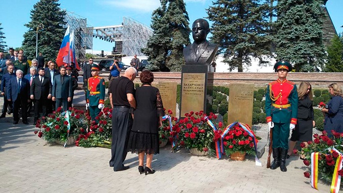 В Донецке открыли памятник бывшему главе ДНР Александру Захарченко