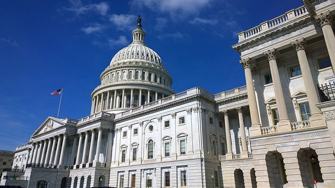 В Сенате США предложили нанести удары по нефтяным объектам Ирана В Сенате США предложили нанести удары по нефтяным объектам Ирана