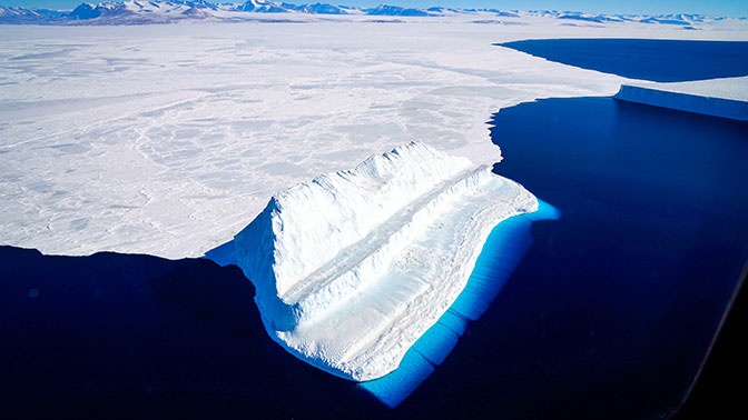 Огромный айсберг откололся от Антарктиды