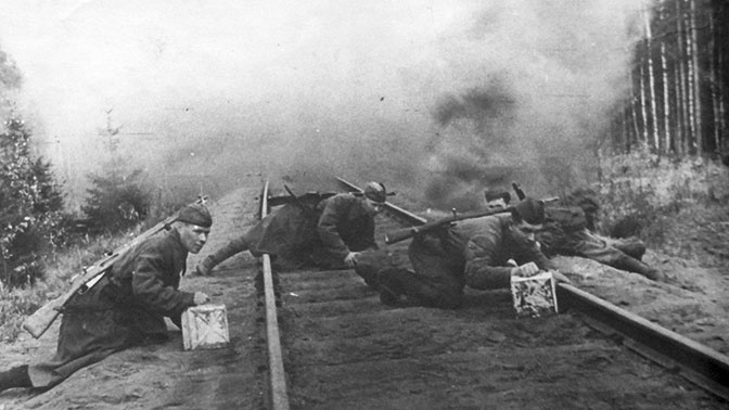 Советские военнослужащие в тылу противника<figcaption class=