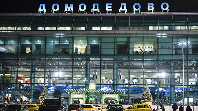 СМИ: угрожавшая взорвать самолет в Домодедово женщина задержана СМИ: угрожавшая взорвать самолет в Домодедово женщина задержана