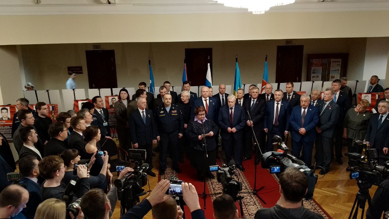 Выставка, посвященная 20-летию подвига 6-й роты открылась в Совете Федерации<figcaption class=