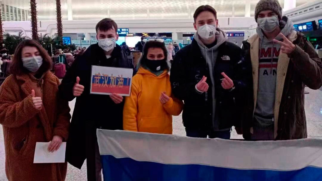 Главы МИД России и ОАЭ обсудили вывоз россиян в связи с коронавирусом Главы МИД России и ОАЭ обсудили вывоз россиян в связи с коронавирусом