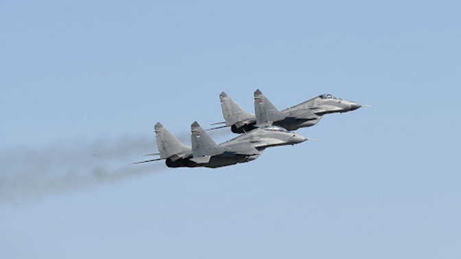 Российские Ил-76 на пути в Белград сопровождают МиГ-29 Сербии Российские Ил-76 на пути в Белград сопровождают МиГ-29 Сербии
