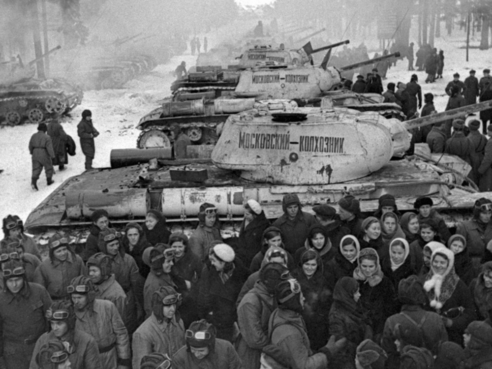 Колхозники Московской области передают советским воинам танки КВ-1С колонны Колхозники Московской области передают советским воинам танки КВ-1С колонны