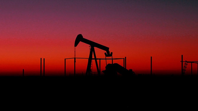 Медведев допустил переход нефтяного рынка на торговлю по принципу «бери или плати»