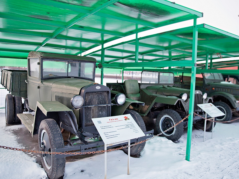 ГАЗ АА, советский легкий грузовик, разработанный в 1932 году по лицензии США Ford. Грузовик АА с 1930 года. Это был первый серийный автомобиль на Нижегородском автомобильном заводе (позже ГАЗ) ГАЗ АА, советский легкий грузовик, разработанный в 1932 году по лицензии США Ford. Грузовик АА с 1930 года. Это был первый серийный автомобиль на Нижегородском автомобильном заводе (позже ГАЗ)