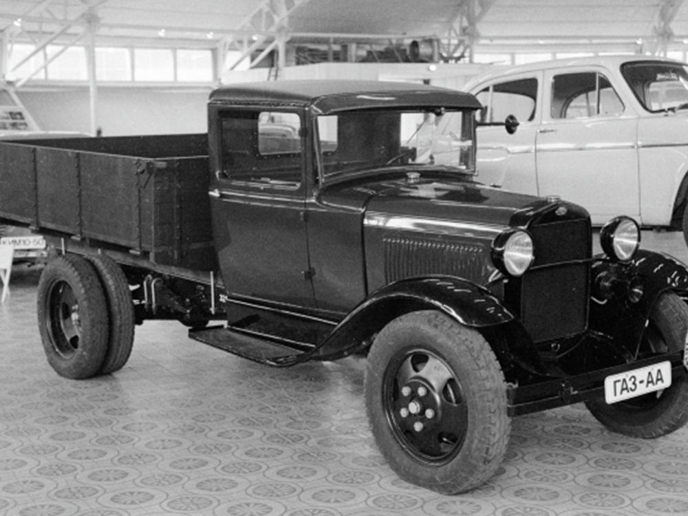 Автомобиль ГАЗ-АА (1933-1939 гг.) в музее Московского автомобильного завода им. Ленинского комсомола. Автомобиль ГАЗ-АА (1933-1939 гг.) в музее Московского автомобильного завода им. Ленинского комсомола.