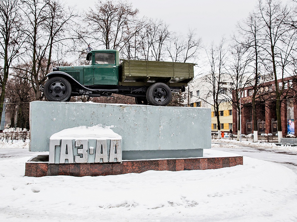 Вид на ворота главного входа в ГАЗ (Нижегородский автомобильный завод) Вид на ворота главного входа в ГАЗ (Нижегородский автомобильный завод)