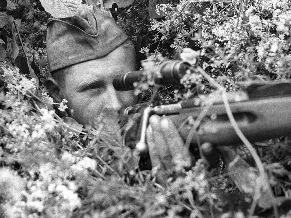 Советский снайпер во время ВОВ