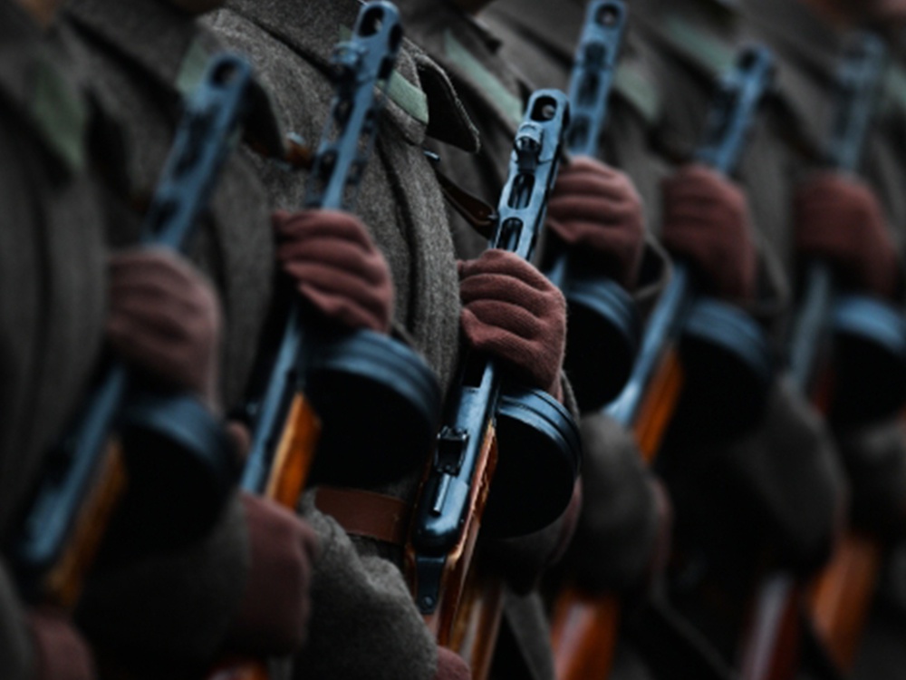 Военнослужащие в форме Красной армии времен Великой Отечественной войны во время торжественного марша, посвященного 75-й годовщине военного парада 1941 года на Красной площади. Военнослужащие в форме Красной армии времен Великой Отечественной войны во время торжественного марша, посвященного 75-й годовщине военного парада 1941 года на Красной площади.