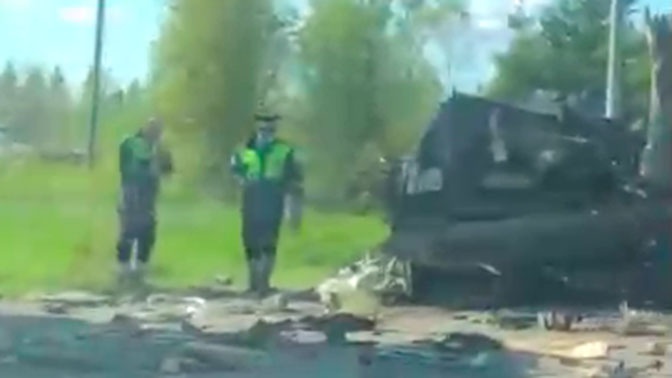 Два лесовоза устроили массовое ДТП в Ленинградской области Два лесовоза устроили массовое ДТП в Ленинградской области