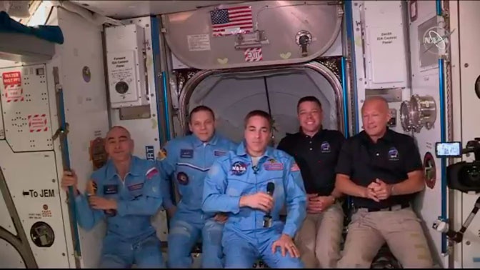 Командир Crew Dragon ударился головой при переходе на МКС Командир Crew Dragon ударился головой при переходе на МКС