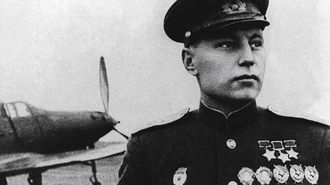 Александр Покрышкин в конце войны.<figcaption class=