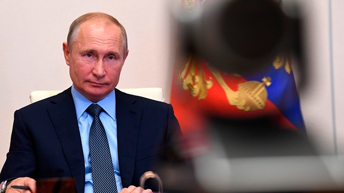 Болтон заявил, что Путин лучше Трампа готовится к встречам