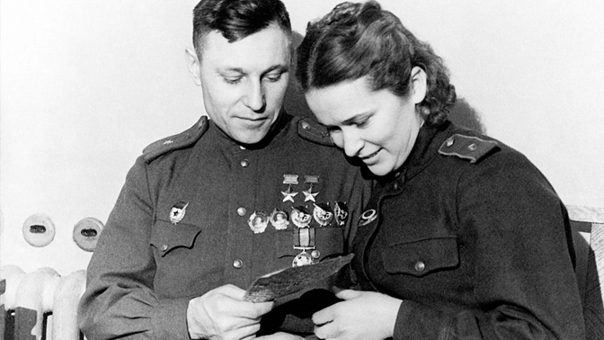 Александр Покрышкин с супругой, 1940-е годы<figcaption class=