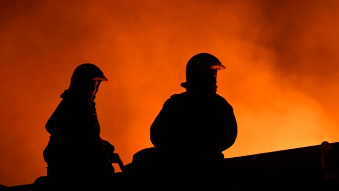 Второй ранг сложности: крупный пожар бушует на складе под Красноярском