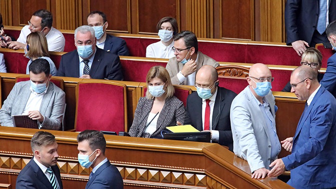 В Раде призвали распустить руководство Украины для спасения страны В Раде призвали распустить руководство Украины для спасения страны