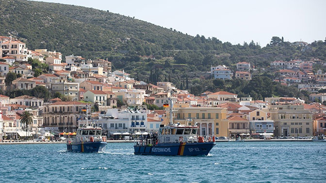 В посольстве РФ в Греции прокомментировали ход дела российских моряков, перевозивших нелегалов