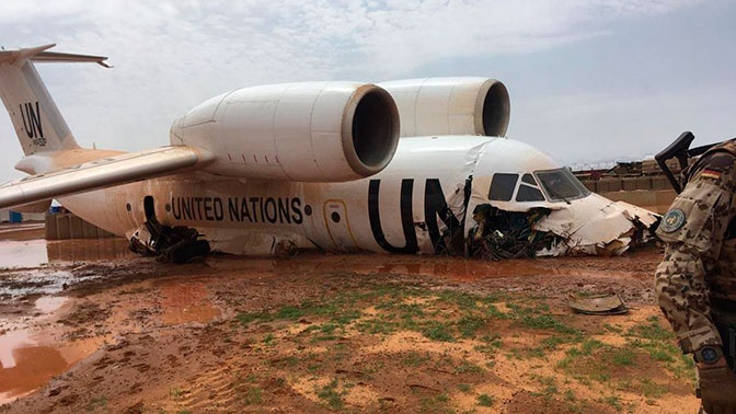 Самолет российской авиакомпании, зафрахтованный миссией ООН в Мали, выкатился за пределы полосы