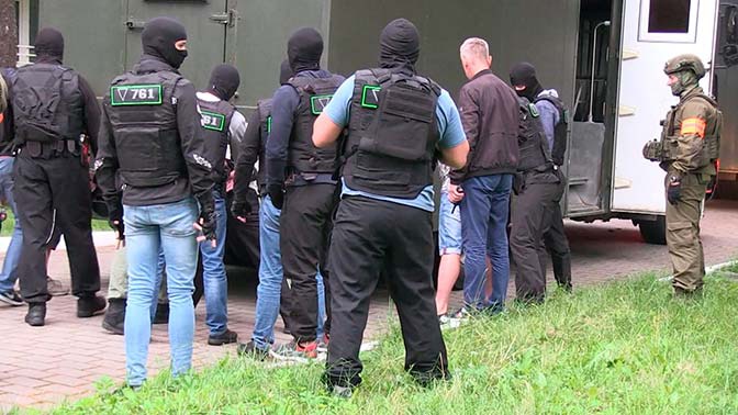 МИД РФ назвал спектаклем задержание россиян в Белоруссии МИД РФ назвал спектаклем задержание россиян в Белоруссии