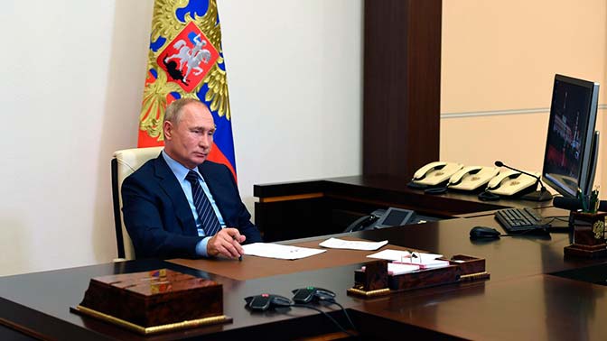 Путин отменил ношение каракулевых шапок высшими офицерами ВС РФ Путин отменил ношение каракулевых шапок высшими офицерами ВС РФ