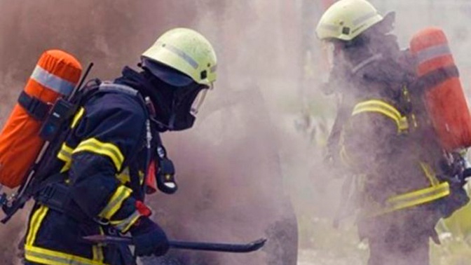 Спасатели ликвидировали открытое горение на территории завода в Ульяновске