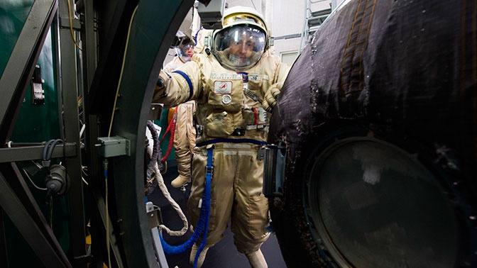 Экипаж МКС во вторник откроет люки