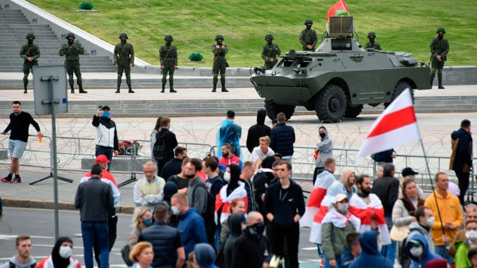 В МВД Белоруссии заявили о готовности применять оружие против протестующих